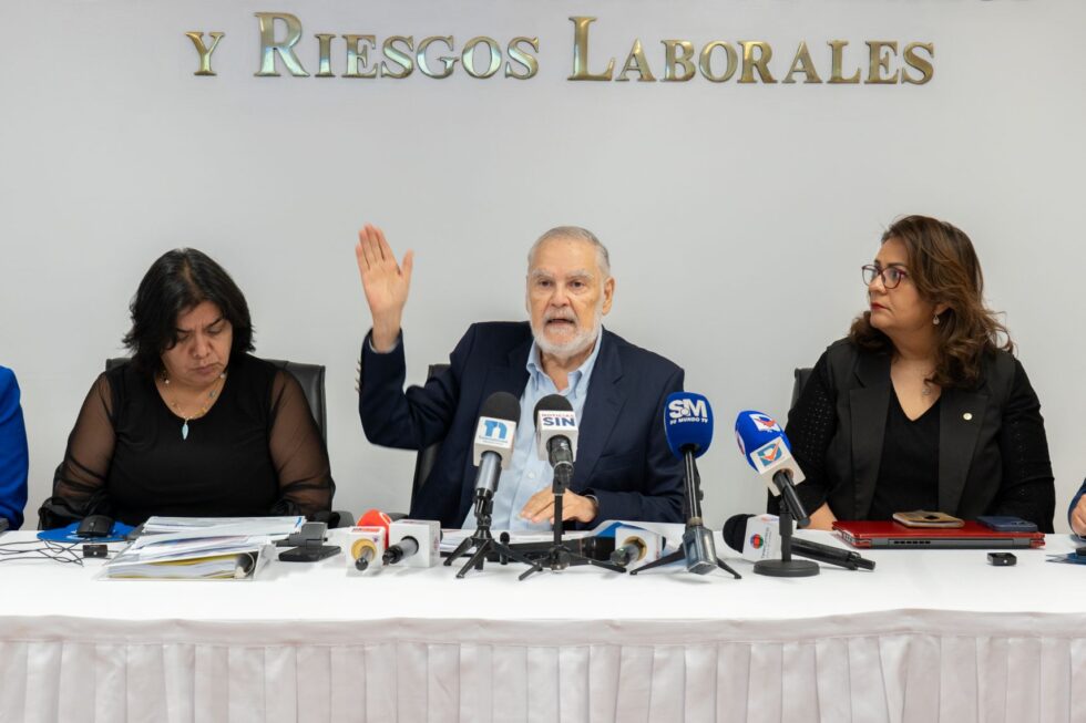 RUEDA-DE-PRENSA-PER-CAPITA-2-980x653