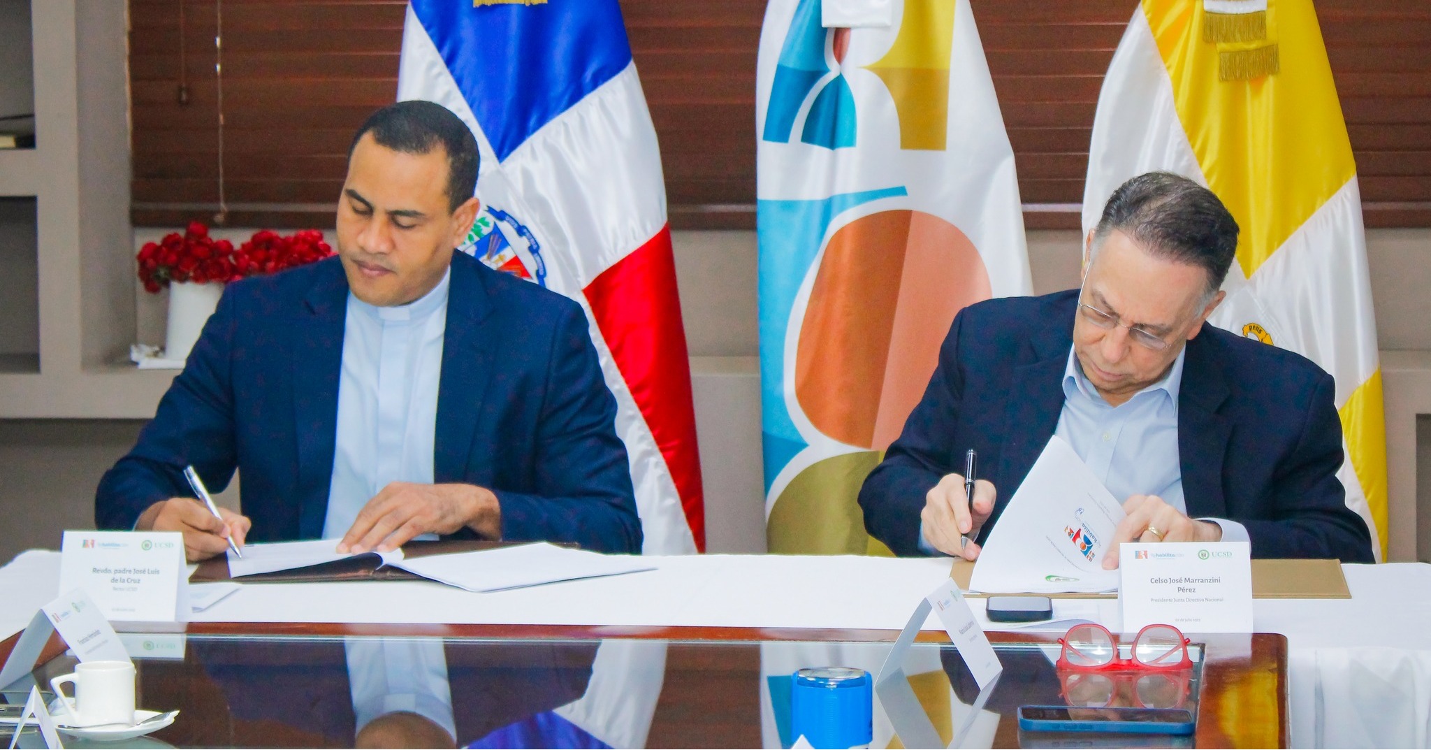 Universidad Católica y Rehabilitación firman acuerdo por el que se otorgarán 12 becas