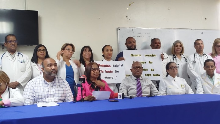 Médicos del Hospital Docente SEMMA Santo Domingo exigen nivelación salarial y rest