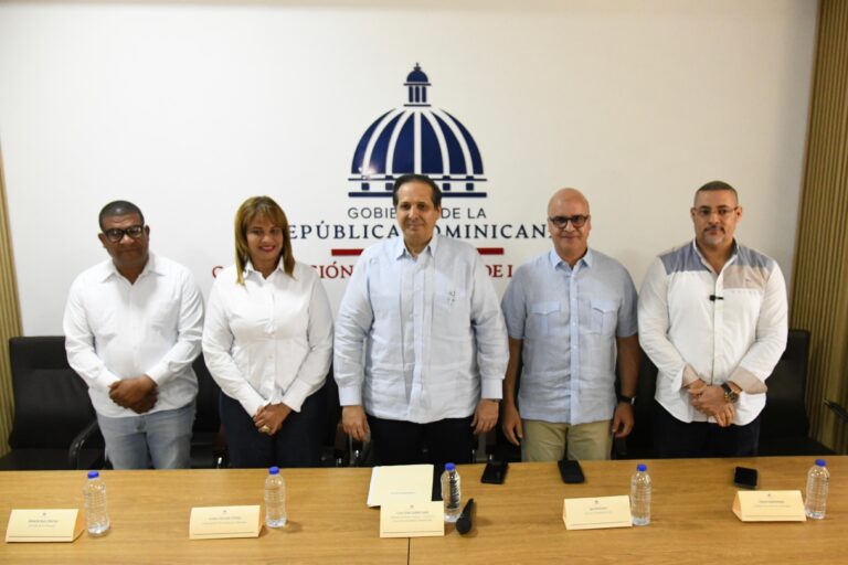 Víctor Atallah encabeza jornada de trabajo “El Gobierno en las Provincias” en La Romana