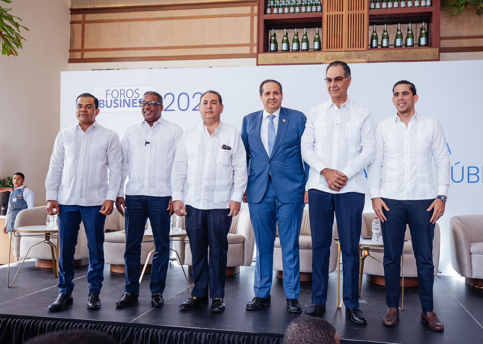 Foros Business reúne a representantes de instituciones públicas en conversatorio sobre salud e innovación