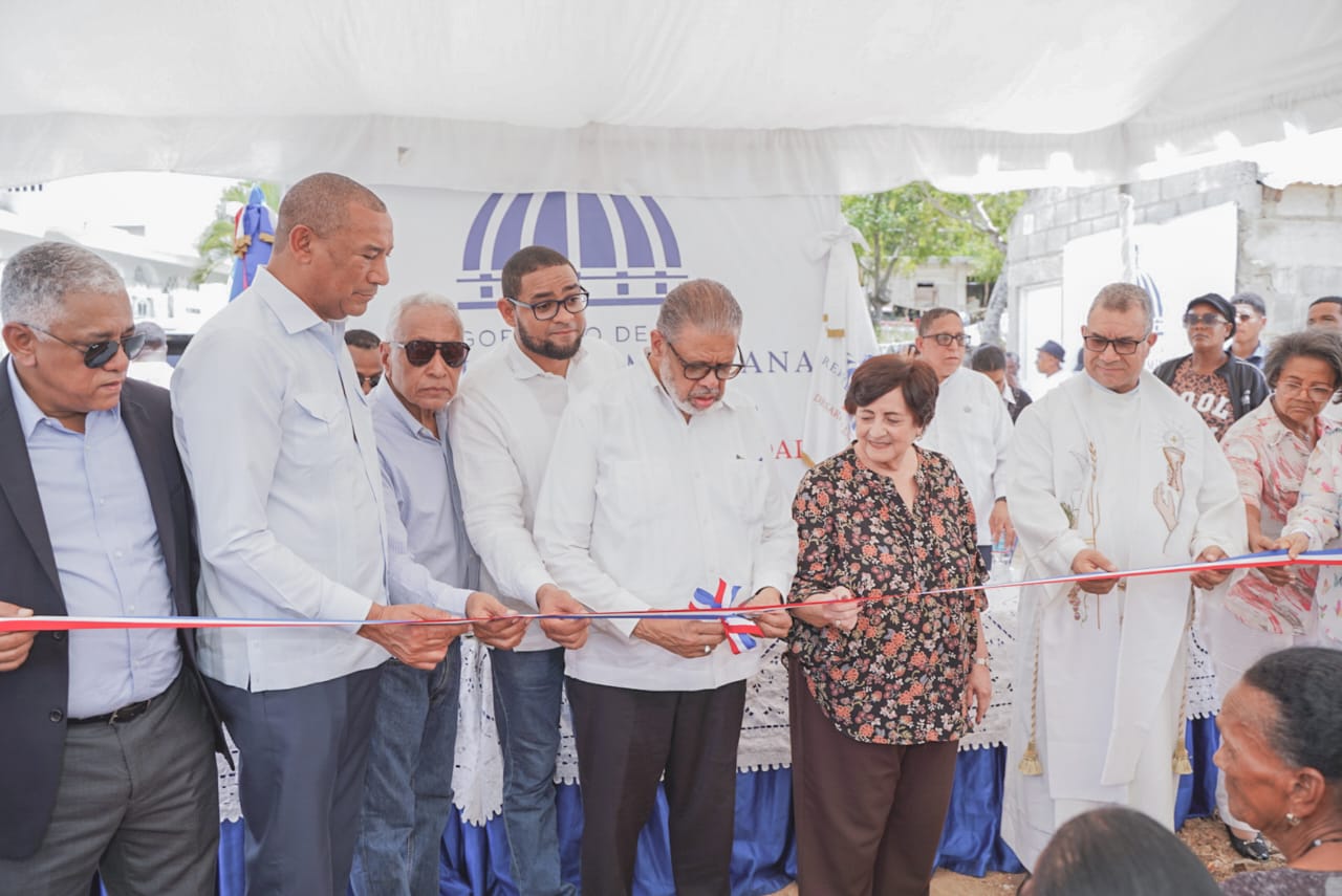 Desarrollo de la Comunidad remozada cañada en El Seibo para reducir riesgos de enfermedades