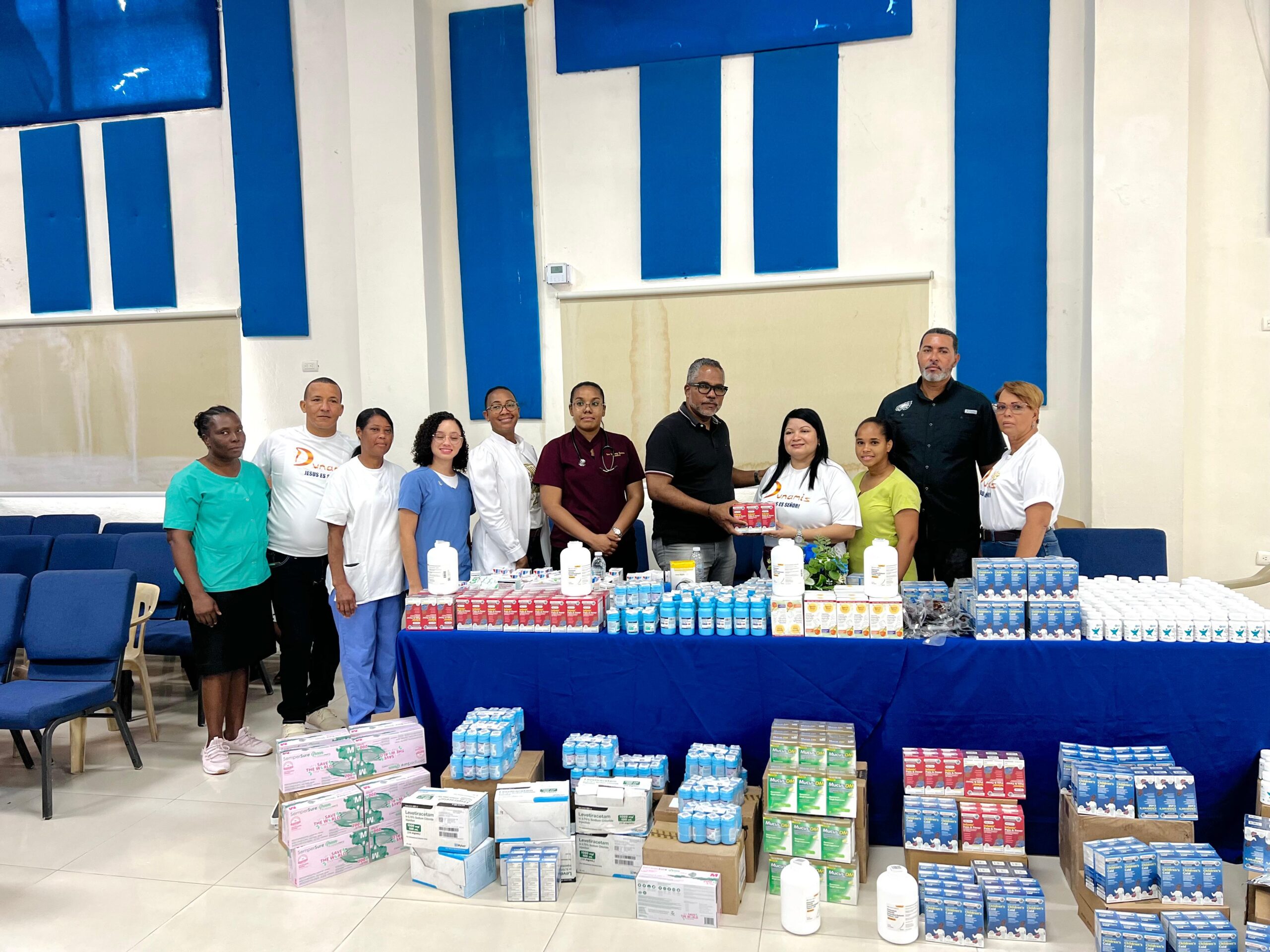 Fundación MANSAYADA entrega medicamentos y sillas de ruedas en jornada de salud