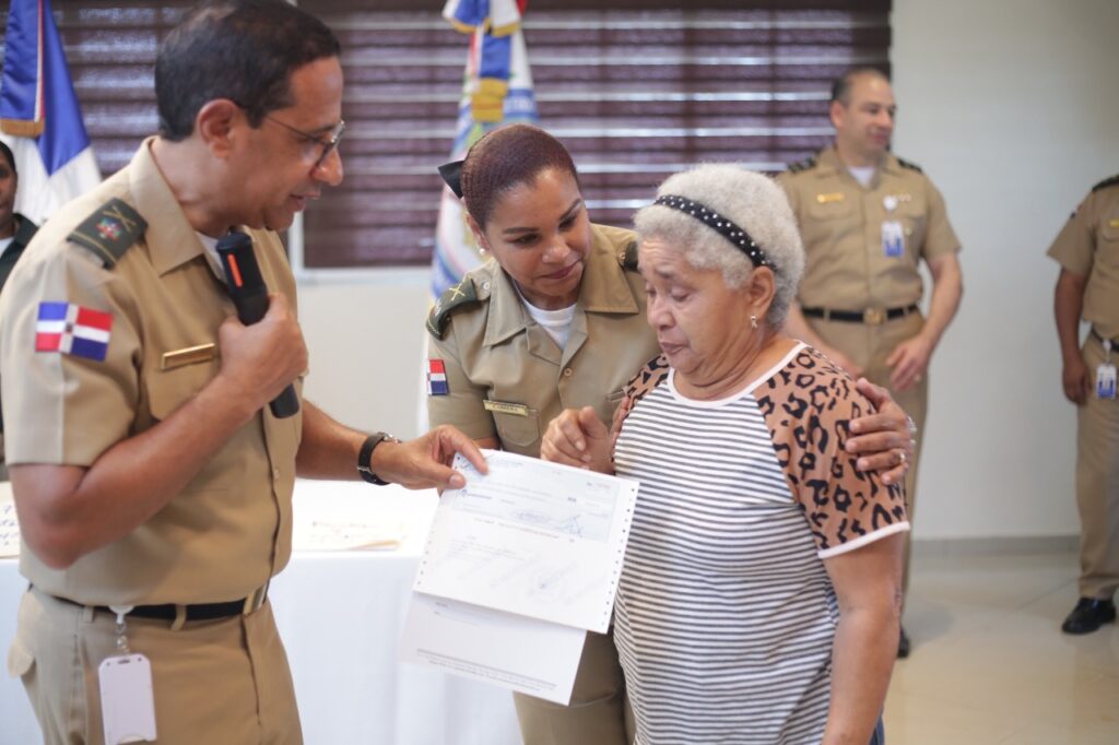 MIDE entrega más de 4.5 millones en retroactivos a militares retirados y viudas