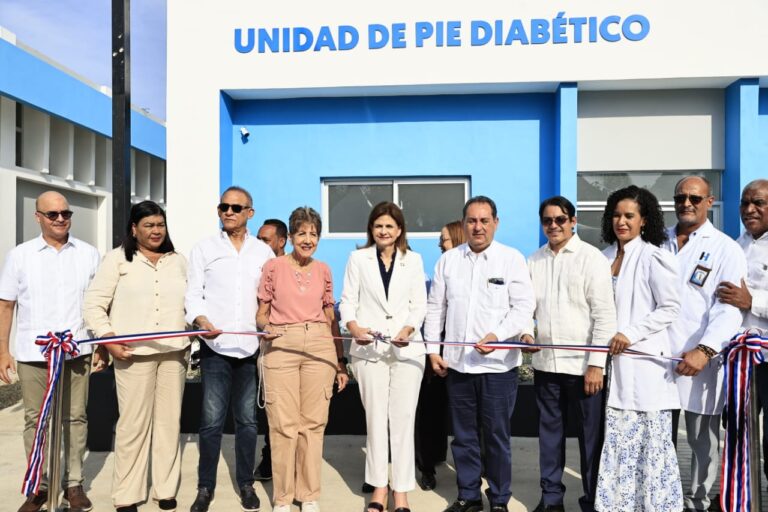 entrega Unidad de Pie Diabético en Hospital Municipal de Imbert