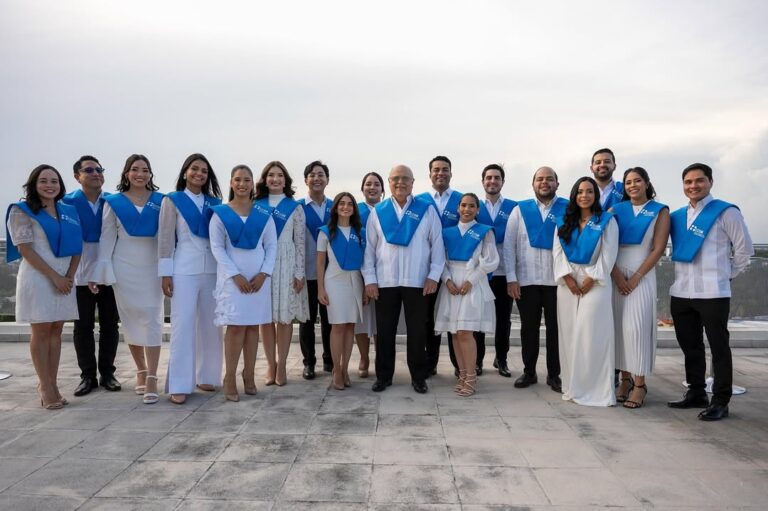 .  Sobre el Centro Cristiano de Servicios Médicos (CCSM)  El Centro Cristiano de Servicios Médicos (CCSM) es una institución sin fines de lucro ubicada en Santo Domingo, República Dominicana, dedicada a brindar servicios de salud integral con un enfoque humanitario y cristiano.  Fundado por misioneros norteamericanos en los años 70, su misión principal ha sido combatir la ceguera curable y ofrecer atención médica de calidad a personas de escasos recursos.  Servicios médicos en especialidades como ginecología, cardiología, otorrinolaringología, endocrinología, entre otras.  Programas sociales y operativos médicos comunitarios.  Laboratorio clínico, audiología, óptica y cirugía general.  Formación de nuevos especialistas en alianza con instituciones académicas como INTEC y UNPHU.  Su sede principal está en Los Alcarrizos, y cuenta con sucursales en el Ensanche La Fe, Santo Domingo Este, Azua y La Romana.  .  Sobre el Hospital de Especialidades (HES)  El Hospital de Especialidades (HES), en el contexto del Centro Cristiano de Servicios Médicos (CCSM), se refiere a la unidad clínica especializada donde se desarrollan los programas de residencia médica, especialmente en oftalmología y otras áreas quirúrgicas y clínicas.  .  Sobre el Instituto Tecnológico de Santo Domingo (INTEC)  El Instituto Tecnológico de Santo Domingo (INTEC) es una universidad privada sin fines de lucro, fundada en 1972 en la República Dominicana. Nació del impulso de un grupo de académicos comprometidos con la