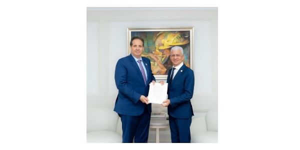 C(VIDEO) Presidente del Senado recibe de Atallah propuesta para modificar la Ley de Salud Mental