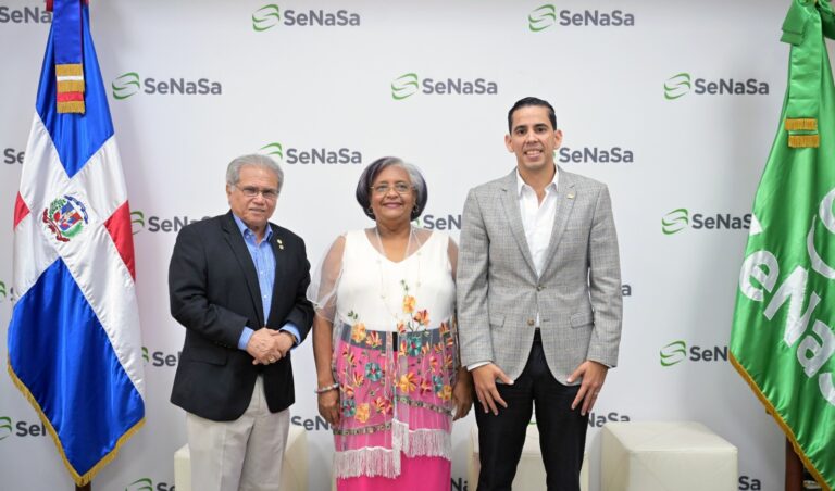 SeNaSa firma y autoriza 260 nuevos códigos para médicos