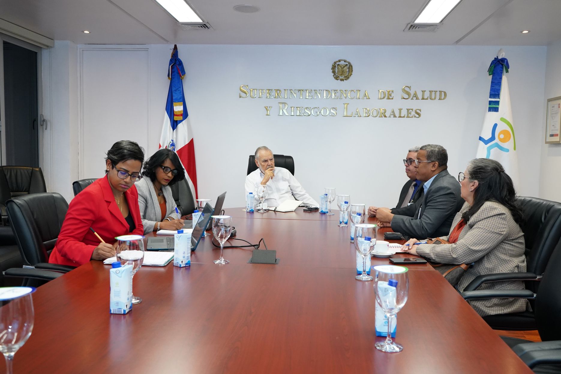 Presidente del Consejo de Sociedades Médicas Especializadas visita con reclamos la SISALRIL