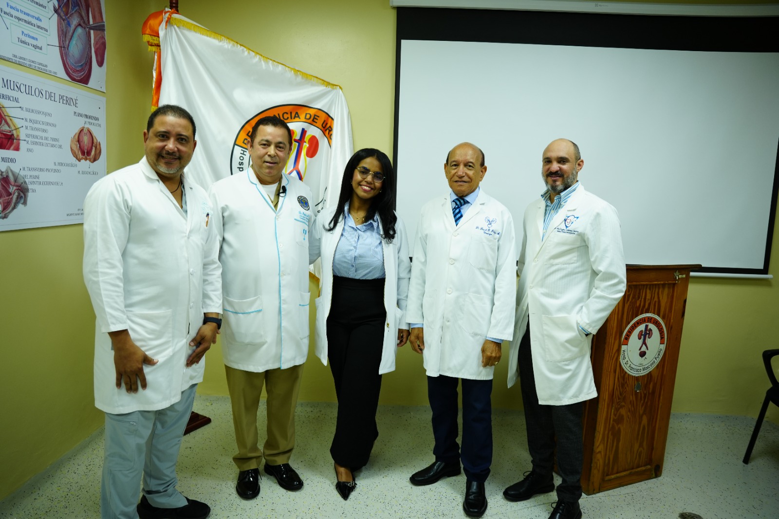 Moscoso Puello realiza jornada urológica y ofrece atención médica a más de 996 pacientes