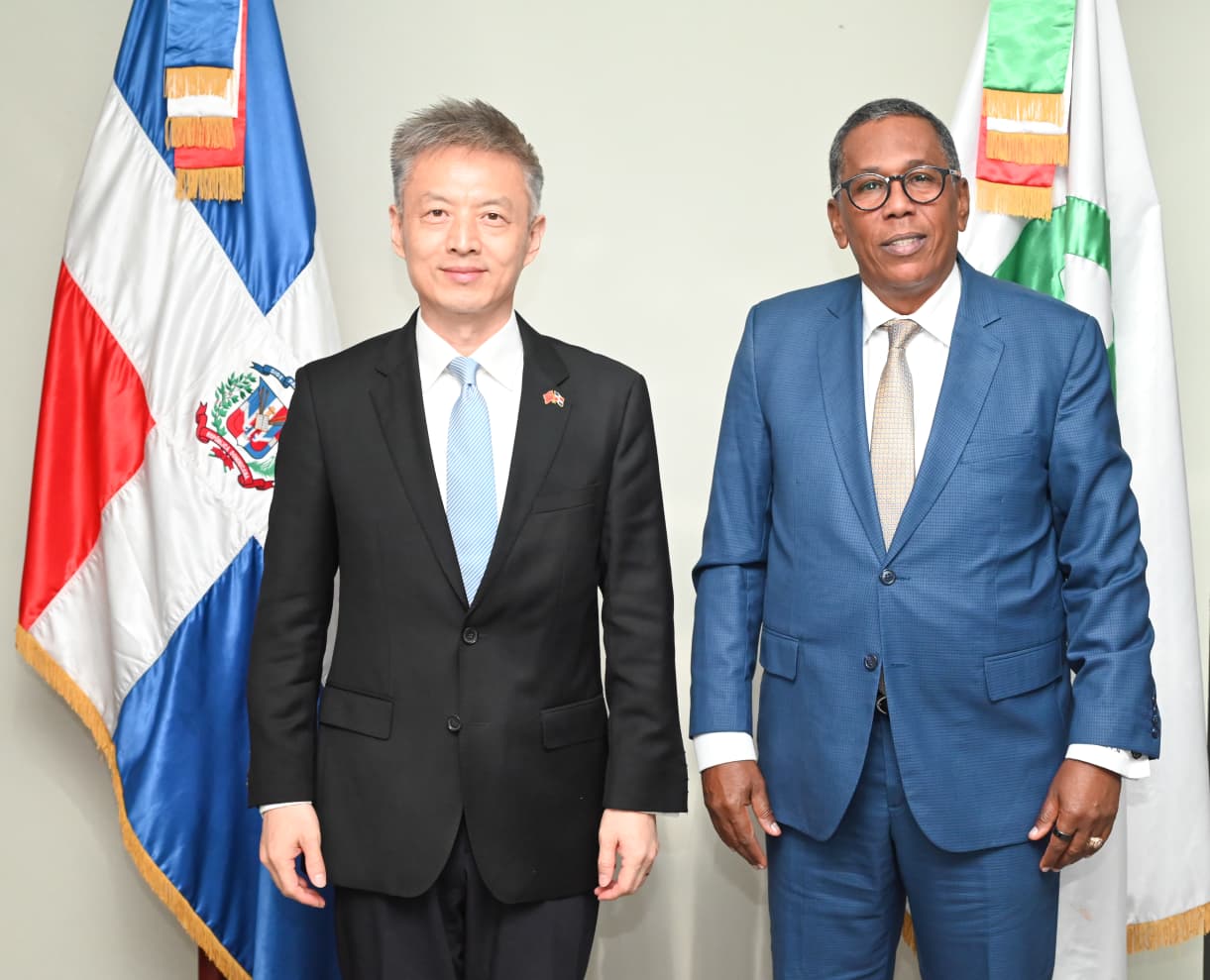 Director de Comedores Económicos recibe visita del embajador de la República Popular China