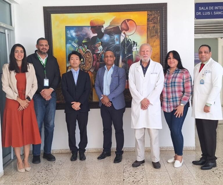 Centro de Gastroenterología Dr. Luis E. Aybar recibe visita de la Agencia Internacional del Japón