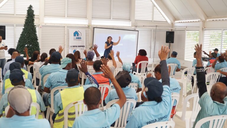 RESIDE muestra rostros de la depresión en charla a empleados del Patronato de la Nueva Barquita