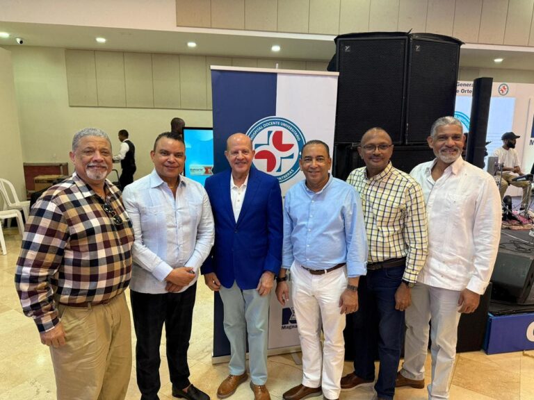 Hospital Darío Contreras celebra primer "Encuentro de Generaciones de Egresados en Ortopedia"