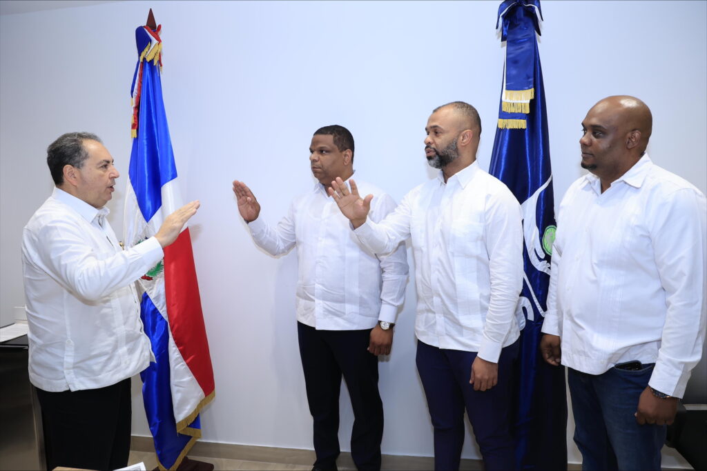 SNS juramenta nuevo director del Hospital Traumatológico de Higüey