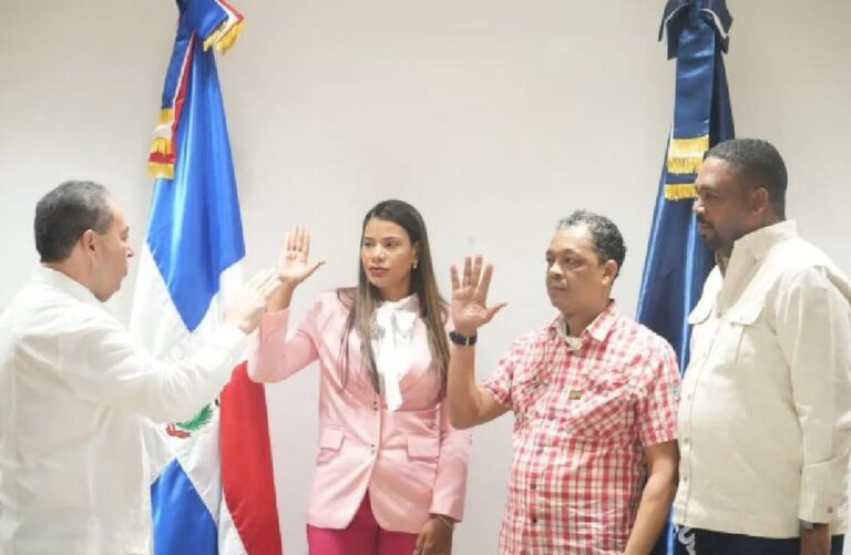 Juramentan directores del los hospitales municipales el Galván y Los Ríos