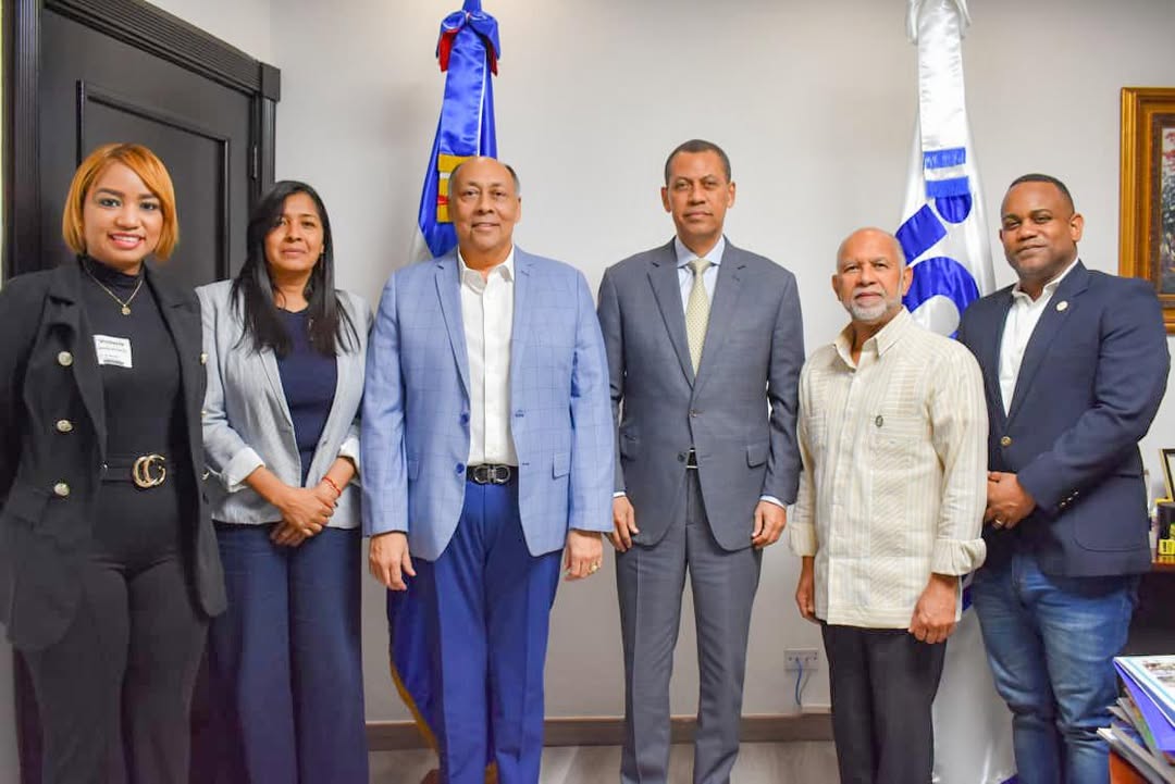 INDOTEL recibe visita de ADP y ARS SEMMA