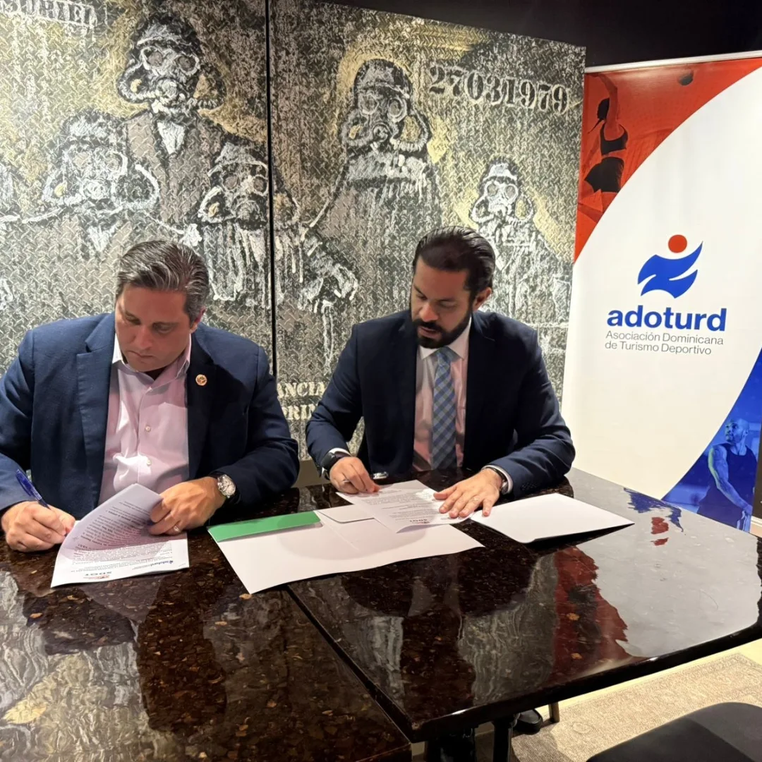 SDOT y ADOTURD se unen para fortalecer turismo deportivo y salud en RD