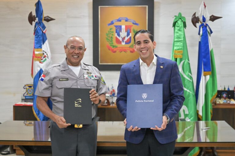 Policías pensionados y jubilados tendrán planes de salud complementarios en SeNaSa