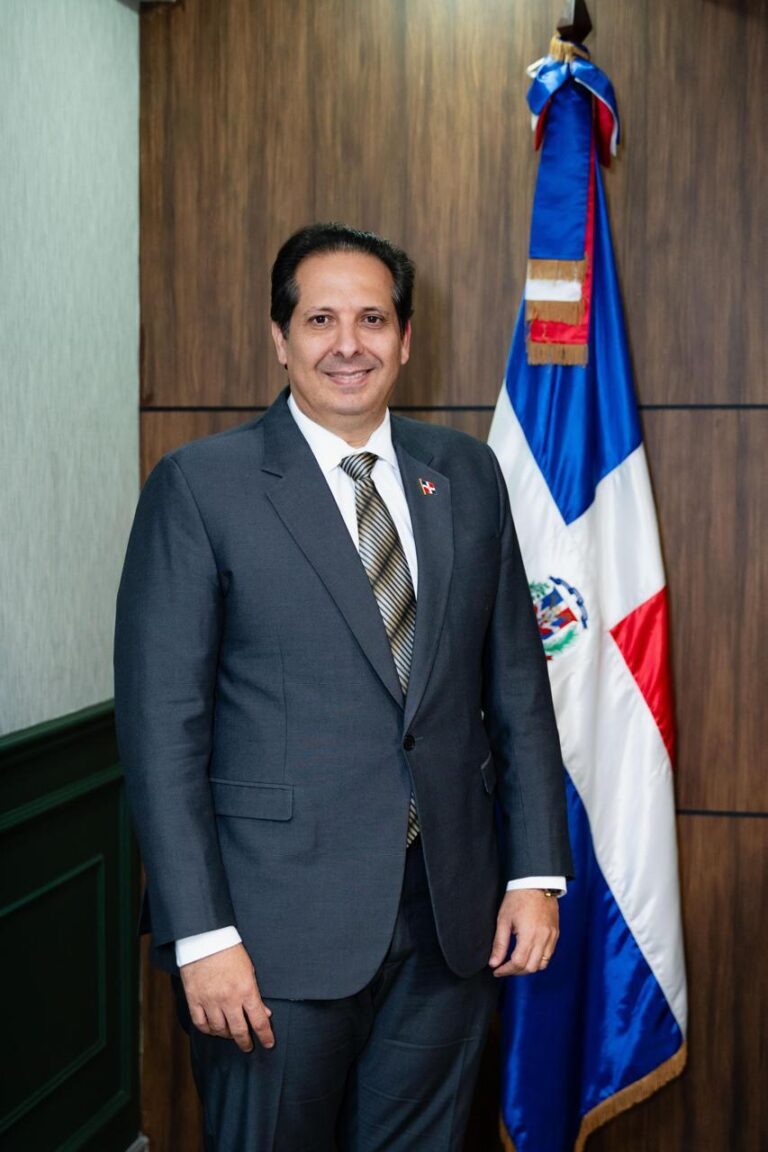 Ministro de Salud viaja a Colombia para el Diálogo Regional de Política del BID 2025