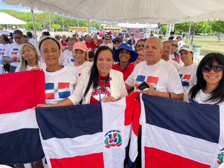 Madres que Oran clamaron por la nación dominicana y llamaron a proteger la familia, la niñez y la juventud