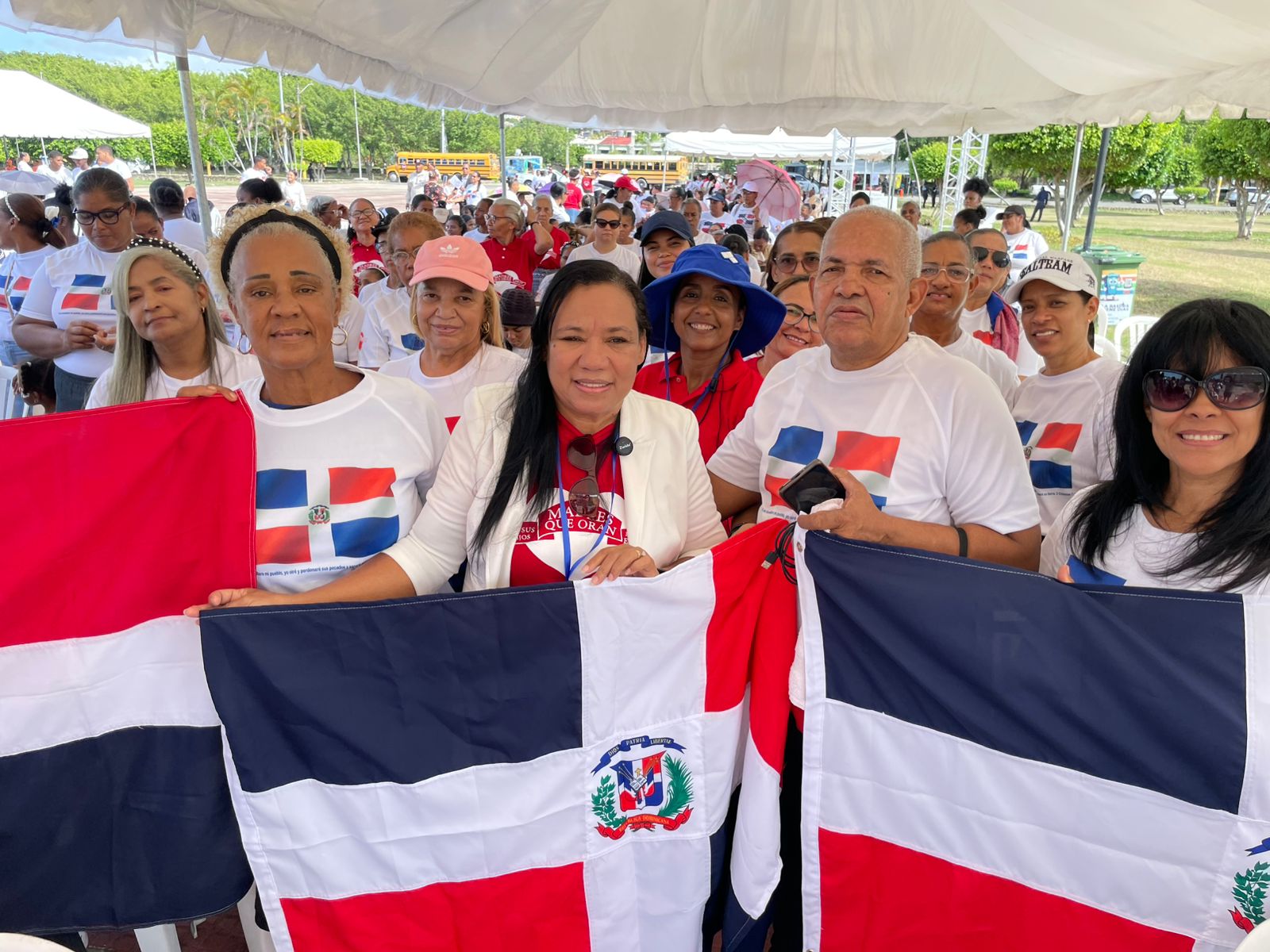 Madres que Oran clamaron por la nación dominicana y llamaron a proteger la familia, la niñez y la juventud