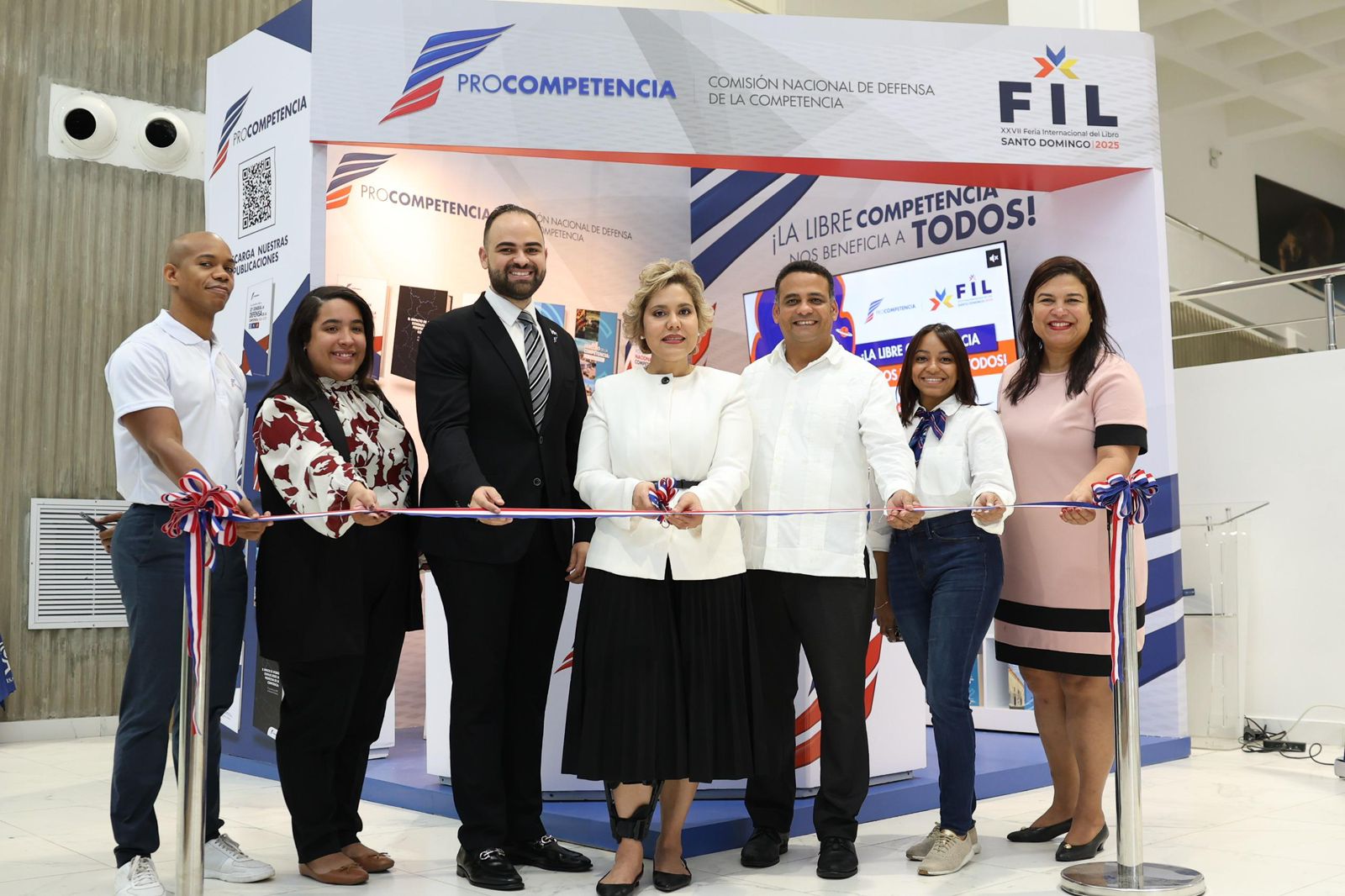 ProCompetencia inaugura su stand en la Feria Internacional del Libro Santo Domingo 2025