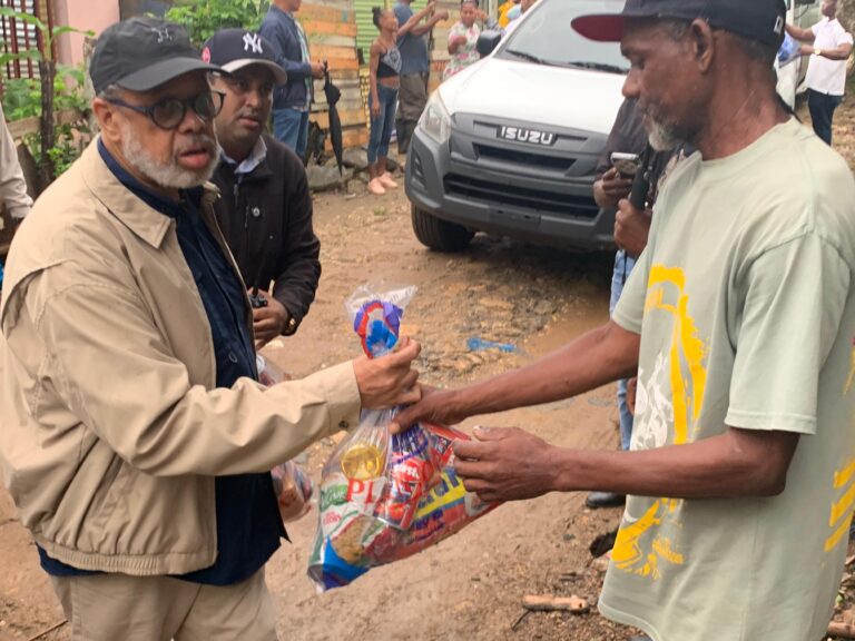 Desarrollo de la Comunidad lleva ayuda a zonas afectadas por Melissa