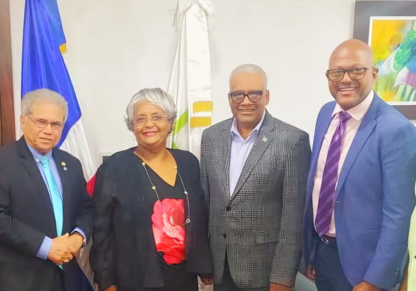 CMD deposita datos de 3,000 médicos para que reciban aumento salarial