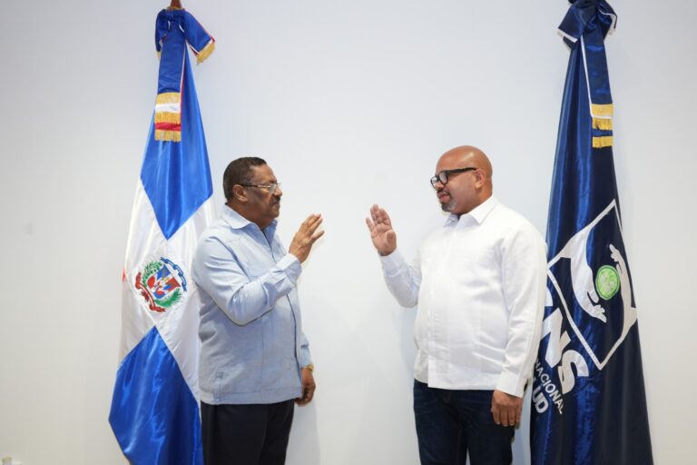 Doctor Joselin Valdez es juramentado como nuevo director del Hospital Darío Contreras