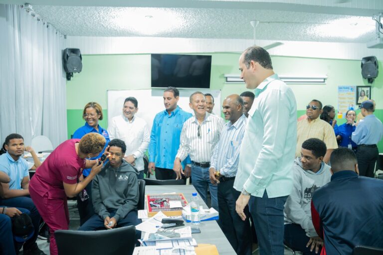 INABIE beneficia a más de 1,300 estudiantes de Cotuí en Jornada de Salud Integral