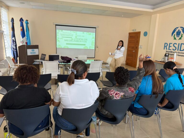 RESIDE realiza taller de dosificación de medicamentos para su personal