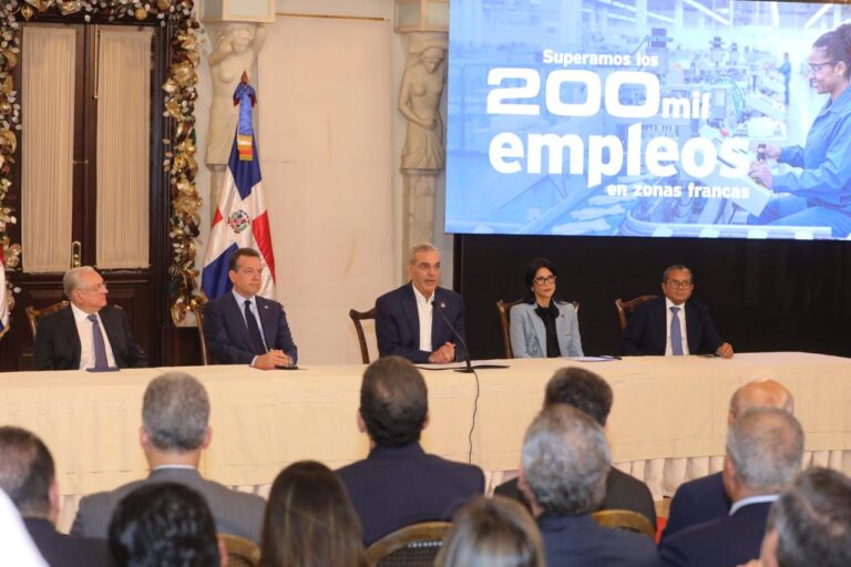 Presidente Abinader celebra cifra récord de 200,134 empleos directos en zonas francas
