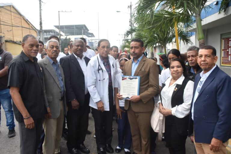 Doctor Jiminián e instituciones de Cristo Rey declaran a Nelson Gutiérrez “Embajador Compromisario de Paz”