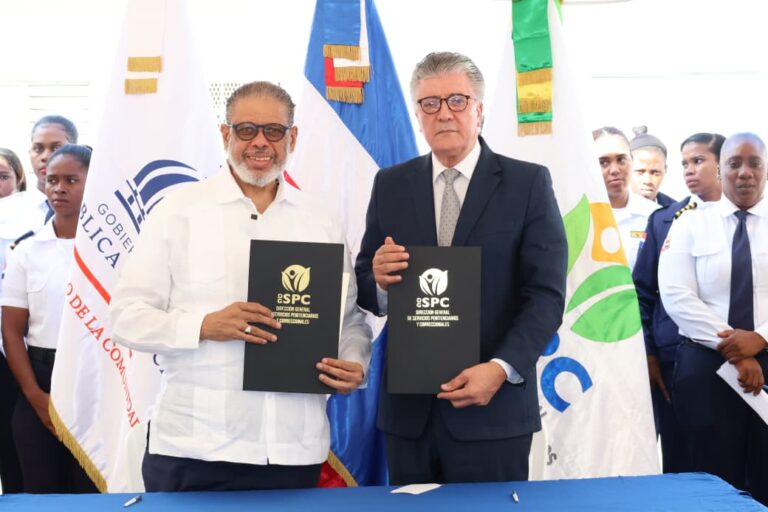 Desarrollo de la Comunidad y Servicios Penitenciarios firman convenio