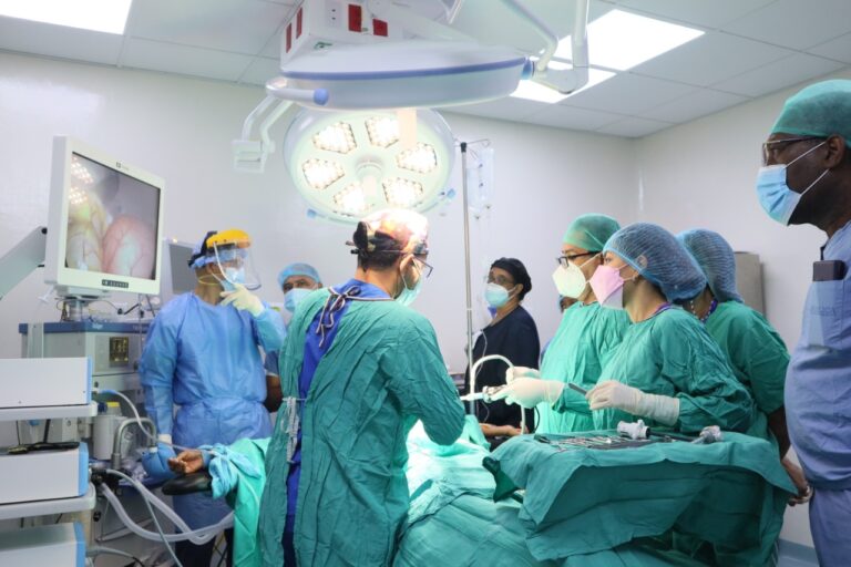 SNS registra récord histórico en cirugías con aumento de 34.3% en 2025