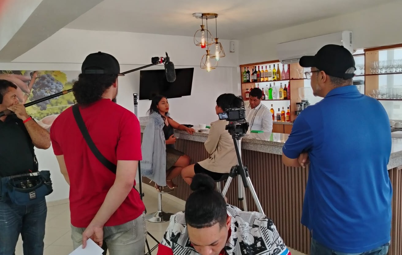 Rodaje de una escena durante practica de cinematografia INFOTEP