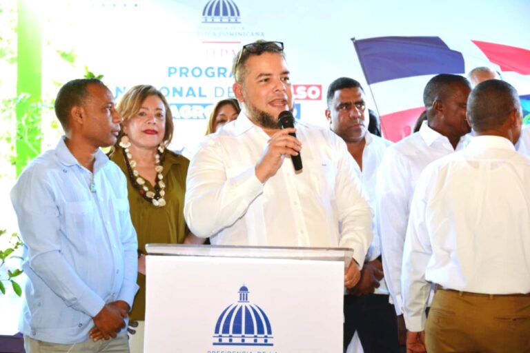 El director del Fondo Especial para el Desarrollo Agropecuario (FEDA), Hecmilio Galván encabezó el lanzamiento del novedoso Programa Nacional de Impulso a Agroturismo ´´Siembra Progreso´´, en un acto realizado en el restaurante Agroturistico La Chivería.  Hecmilio Galván, explicó que Siembra Progreso es el primer programa que busca articular una relación progresista entre la agricultura y el turismo, con el objetivo de diversificar la industria turística Dominicana incluyendo la artesanías, la cultura, la gastronomía, el turismo sustentable, regenerativo, rural, comunitario, etnográfico, entre otros, lo que multiplicará la visitacion del país que ya alcanza los casi 12 millones de turistas.
