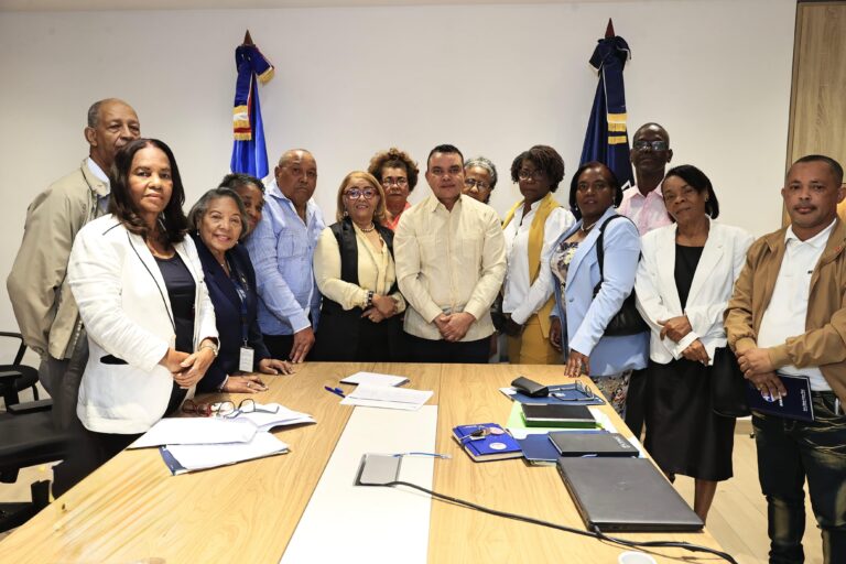 Gremios de enfermería logran acaparar atención del Gobierno y se reúnen con director del SNS