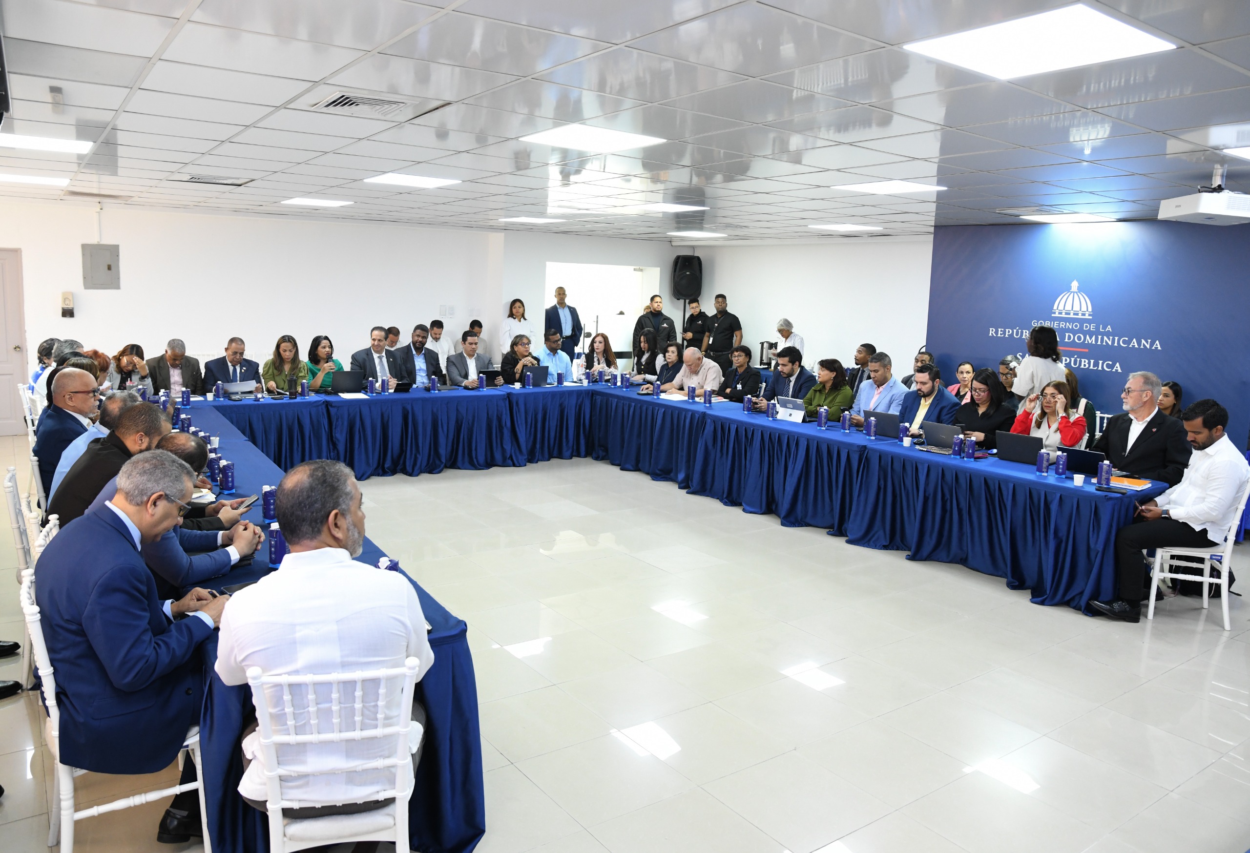 Víctor Atallah define prioridades del sector Salud y proyecta en 2026 el fortalecimiento sanitario