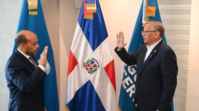 Aguilera juramenta a Luis Valdez como nuevo vicepresidente ejecutivo de Seguros Reservas