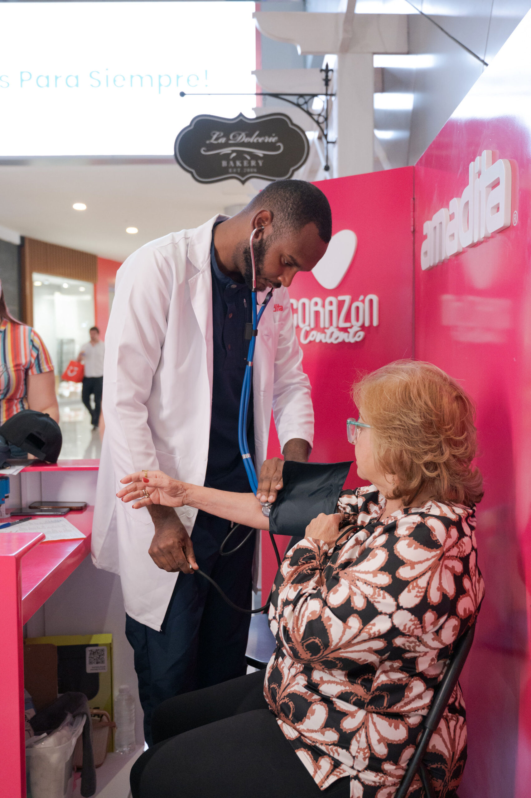 Amadita presenta “Corazón Contento”