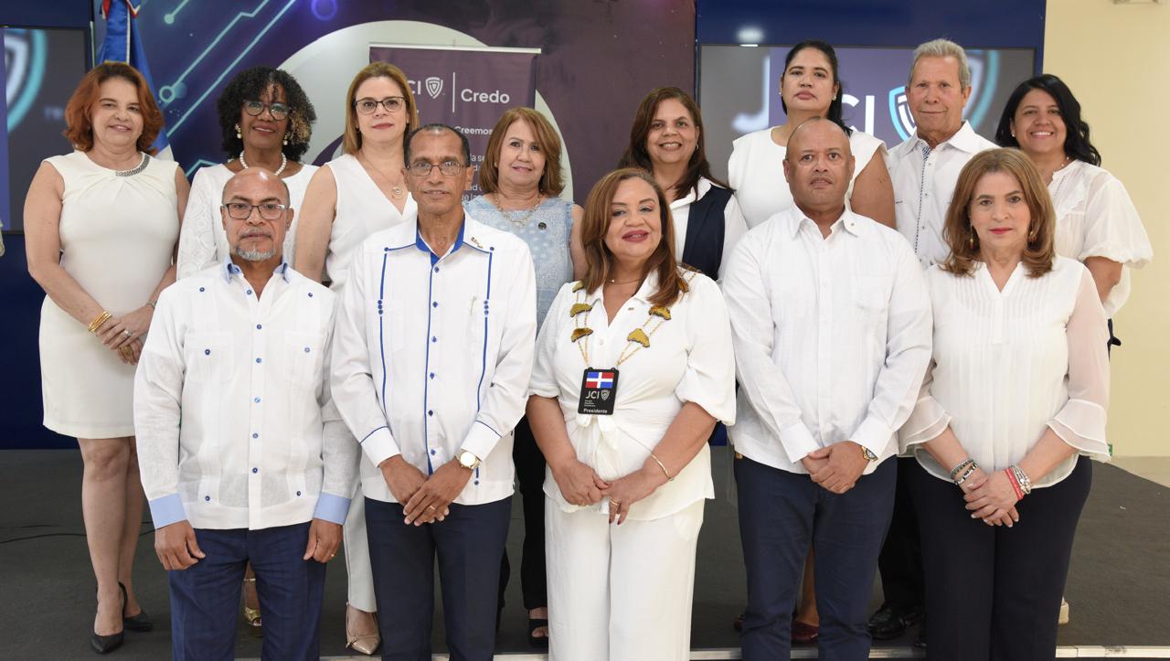 Juramentan nueva directiva del Senado JCI República Dominicana