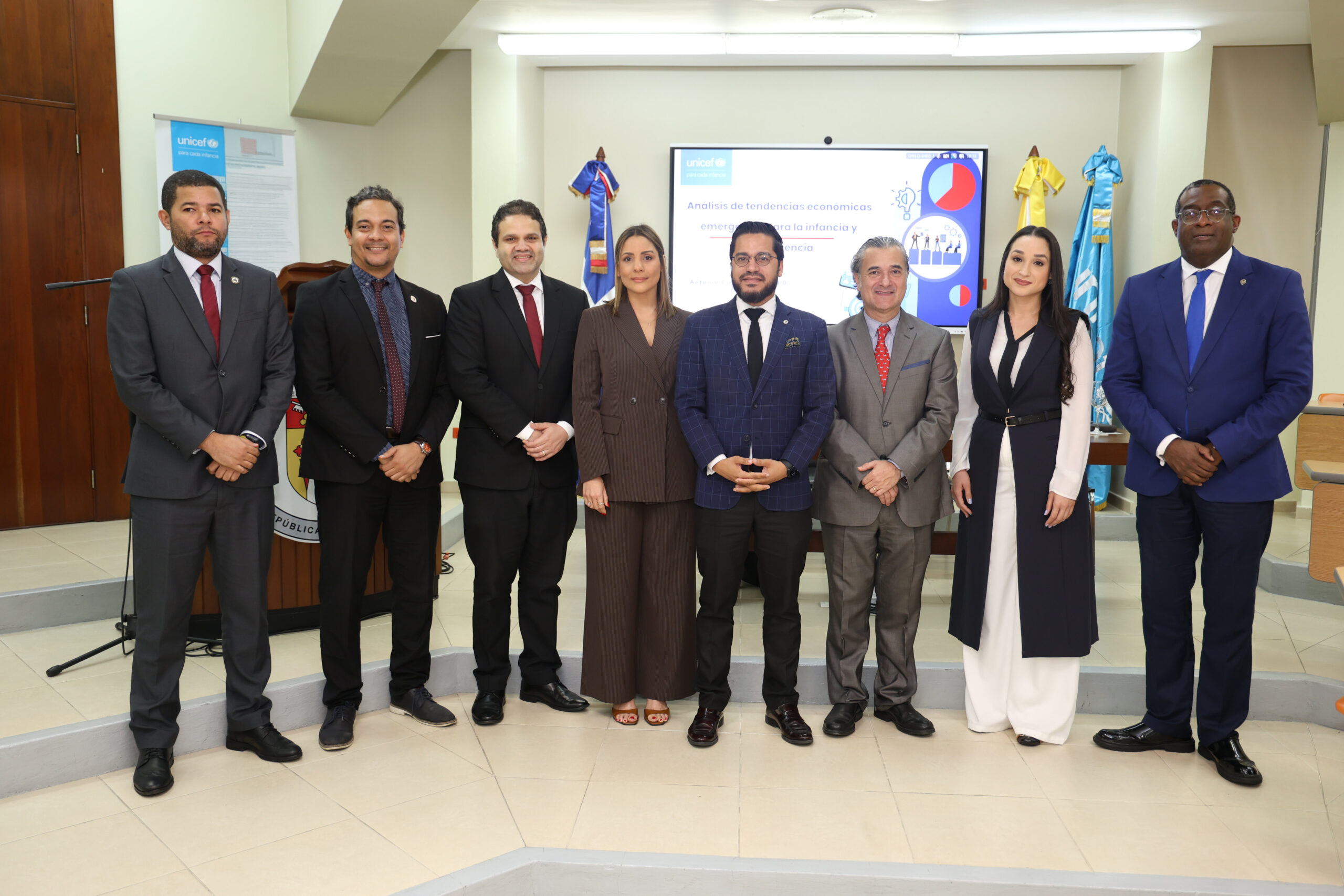 UNICEF y PUCMM colocan la niñez en centro del debate económico en Sto. Dgo.