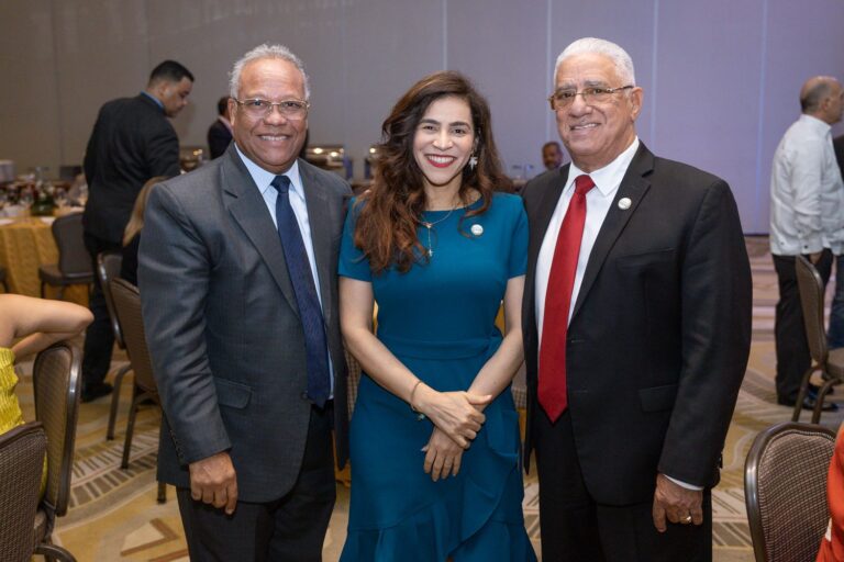 Cirugía Plástica del hospital Gautier realiza conferencia por su 49 aniversario