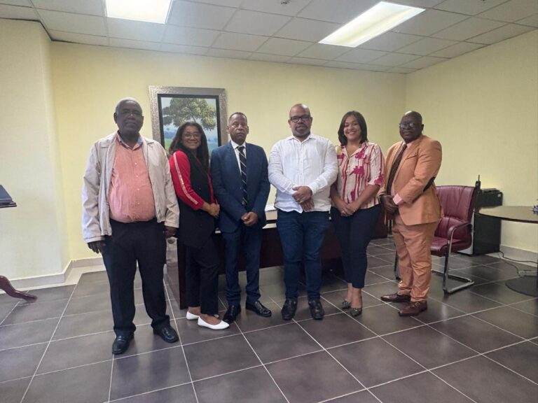 Secretario general de la filial SNTP-SDE visita Hospital Darío Contreras; Gestiona reconocimiento de derechos para trabajadores de la Prensa