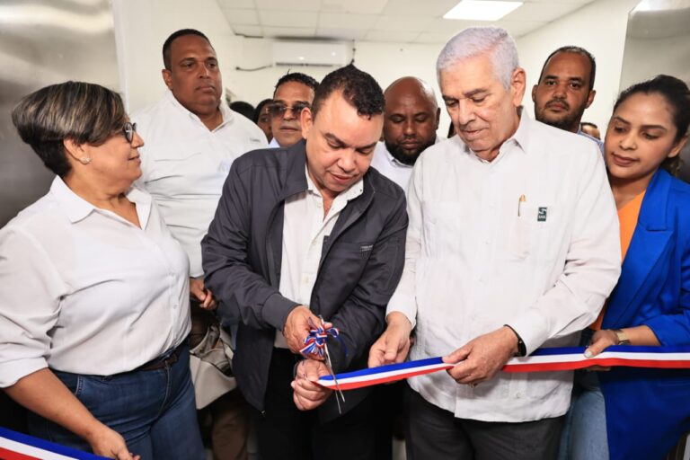 SNS entrega tomógrafo panorámico en el Hospital Inmaculada Concepción de Cotuí