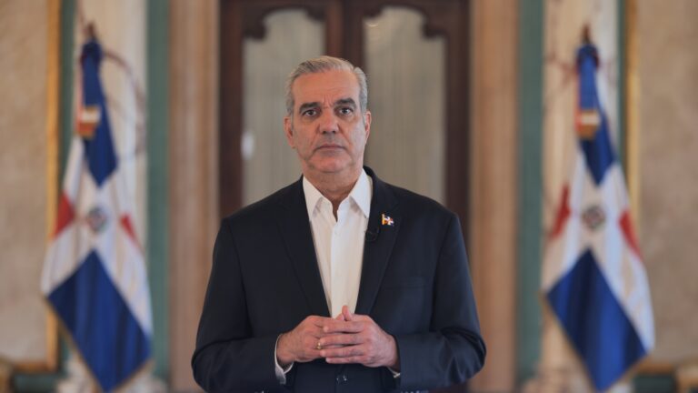 Presidente Abinader afirma que el país está preparado para enfrentar el impacto de la crisis internacional del petróleo y que el Gobierno se mantendrá vigilante ante el alza de precios para proteger a las familias dominicanas