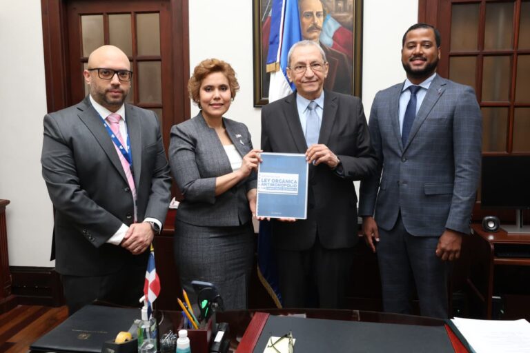 ProCompetencia entrega al Poder Ejecutivo anteproyecto de reforma a la Ley 42-08