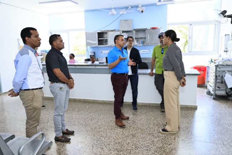 SNS supervisa labores de limpieza en Centro de Atención Primaria La Yagua en Gaspar Hernández